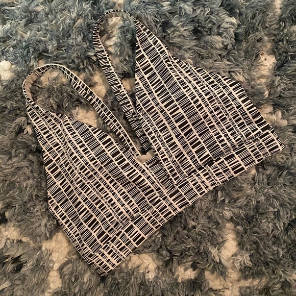 Victoria’s Secret VSX Sports Bra - Picture 4 of 8